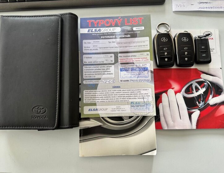 Toyota Land Cruiser SUV / Terénní 4,5 l 186 kw