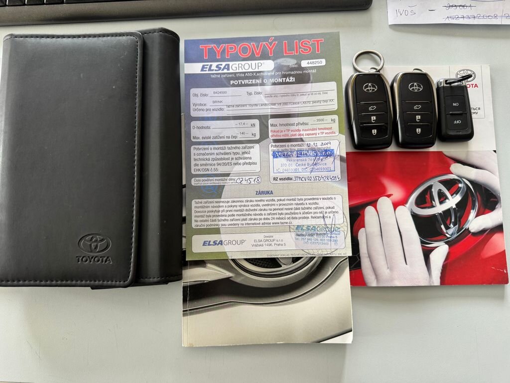 Toyota Land Cruiser SUV / Terénní 4,5 l 186 kw