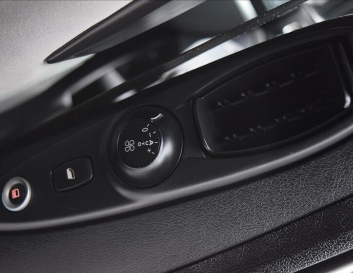 Peugeot 807 MPV 2,0 l 100 kw