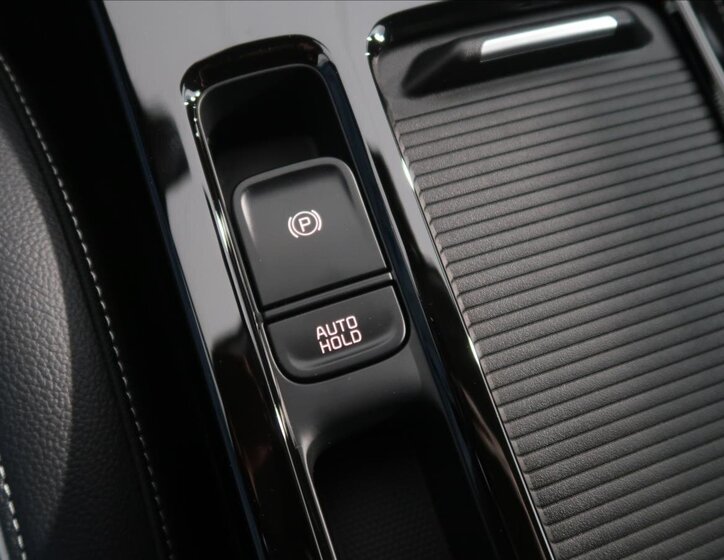 KIA XCeed CUV / Crossover 1,5 l 103 kw