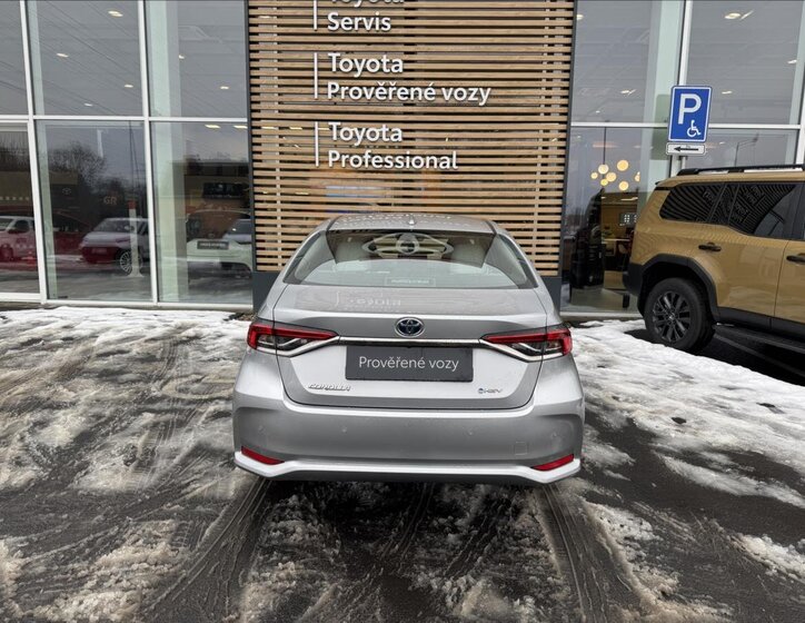 Toyota Corolla Sedan / Limuzína 1,8 l 72 kw