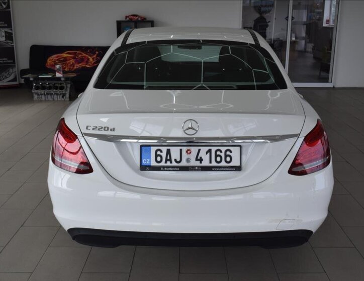 Mercedes-Benz Třídy C Sedan / Limuzína 2,1 l 125 kw