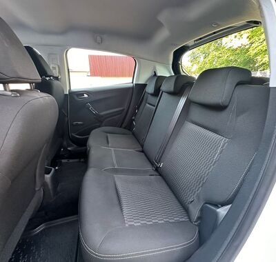 Peugeot 208 10