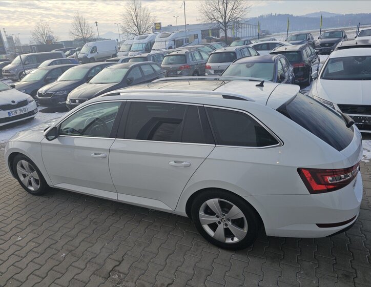 Škoda Superb 9