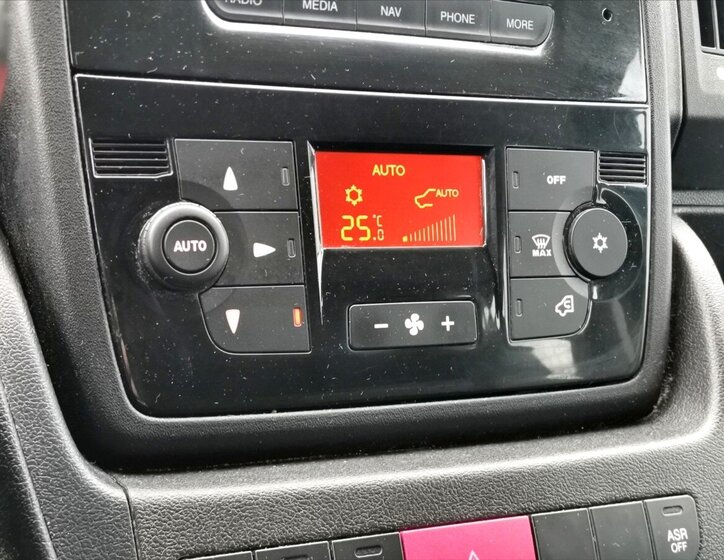 Peugeot Boxer Valník 2,2 l 121 kw