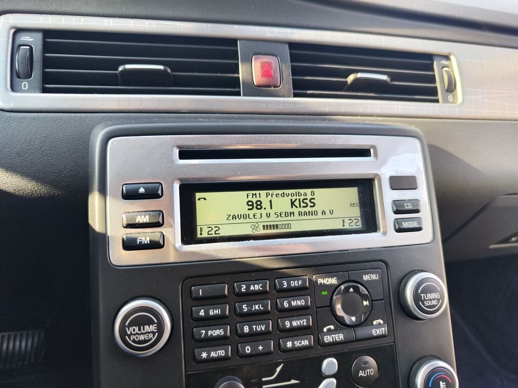 Volvo XC70 Kombi 2,4 l 151 kw