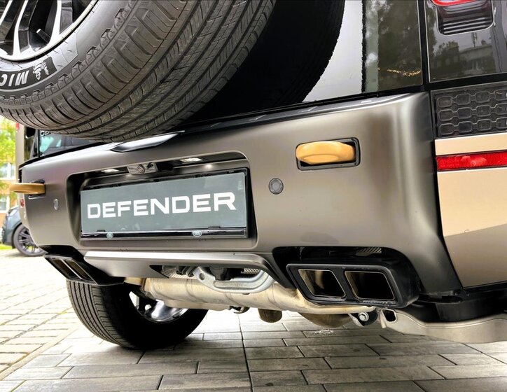 Land Rover Defender SUV 4,4 l 467 kw