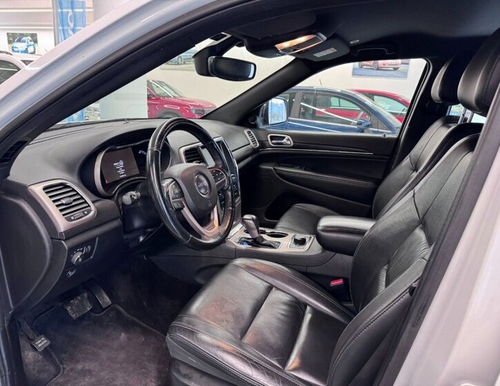 Jeep Grand Cherokee 8