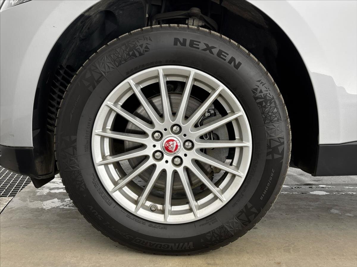 Jaguar F-Pace SUV / Terénní 2,0 l 132 kw