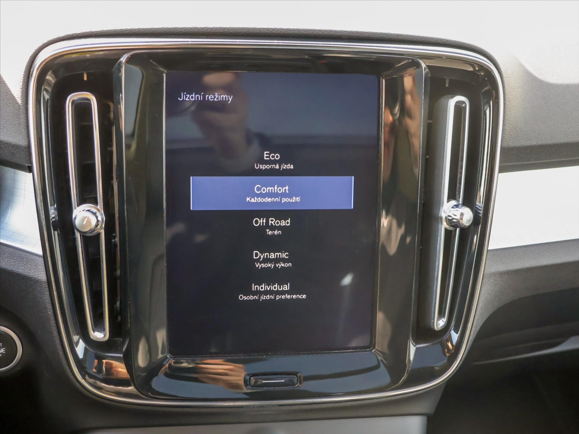 Volvo XC40 SUV / Terénní 2,0 l 140 kw