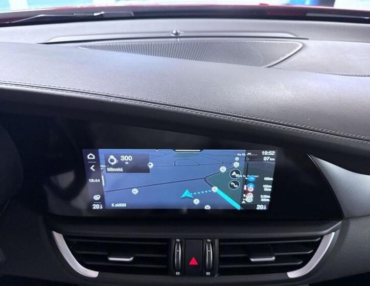 Alfa Romeo Giulia 11