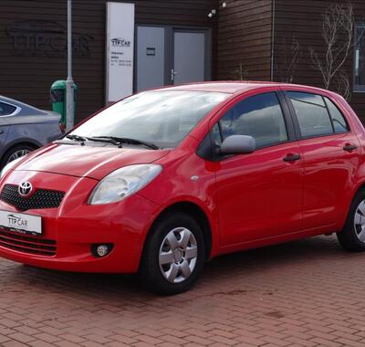 Toyota Yaris 1