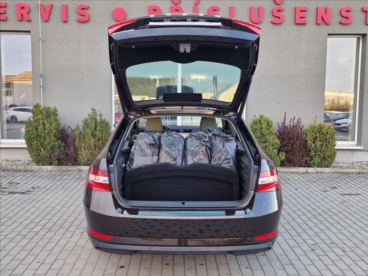 Škoda Superb Liftback 1,5 l 110 kw