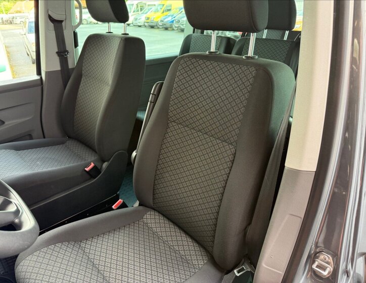 Volkswagen Caravelle 10