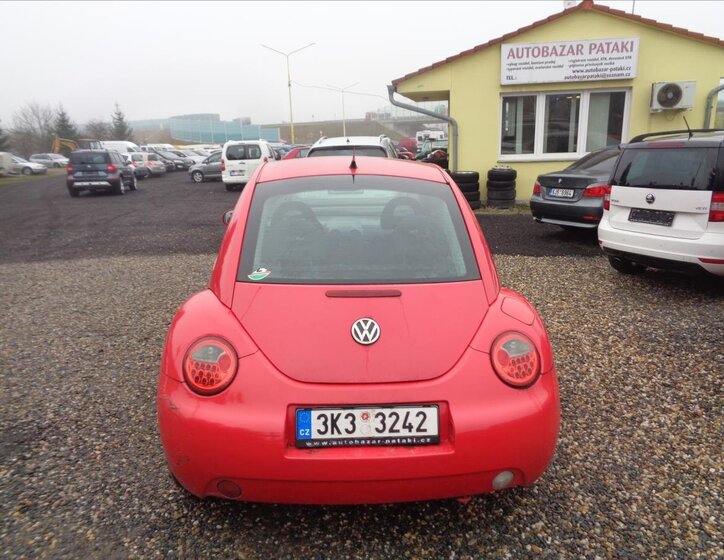 Volkswagen New Beetle 4