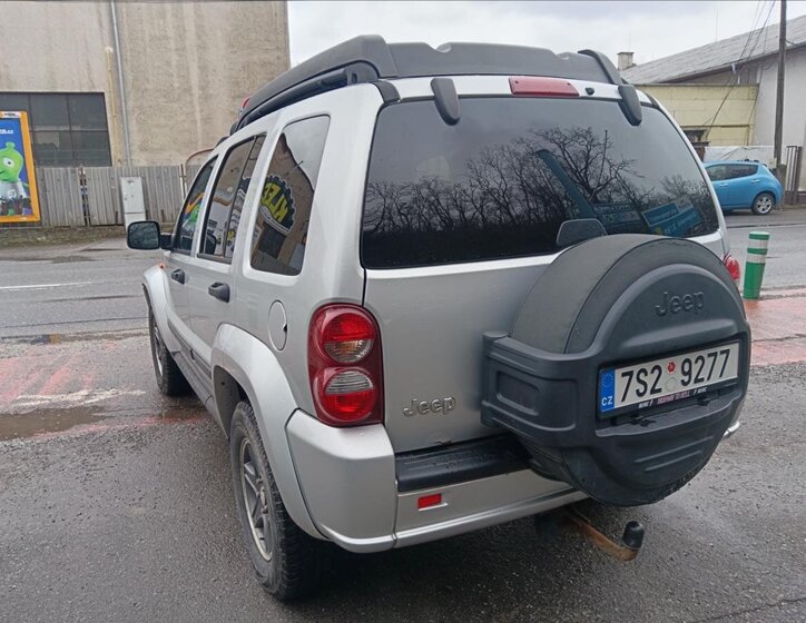 Jeep Cherokee Kombi 2,8 l 120 kw