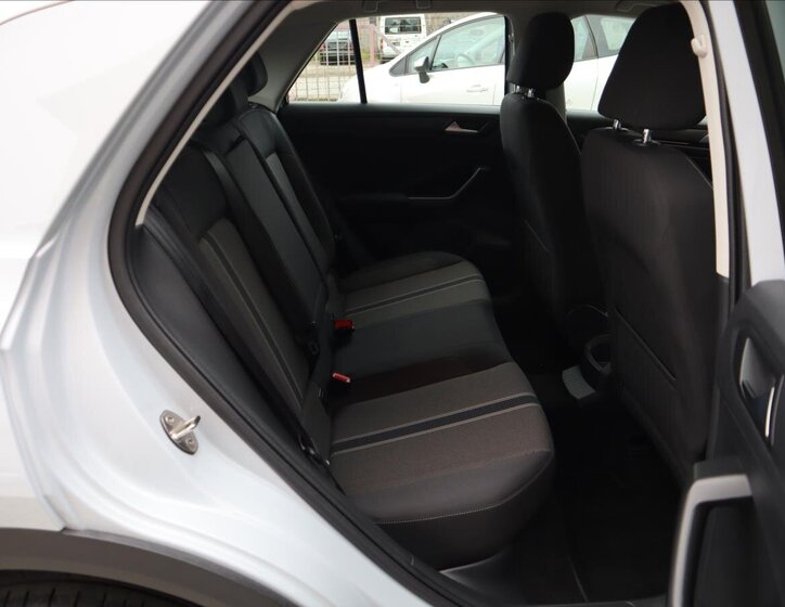 Volkswagen T-Roc CUV 1,6 l 85 kw