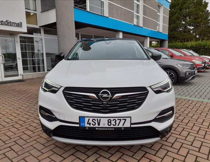 Opel Grandland X SUV 1,6 l 133 kw