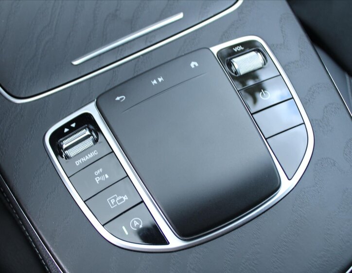 Mercedes-Benz Třídy E Sedan / Limuzína 2,0 l 143 kw