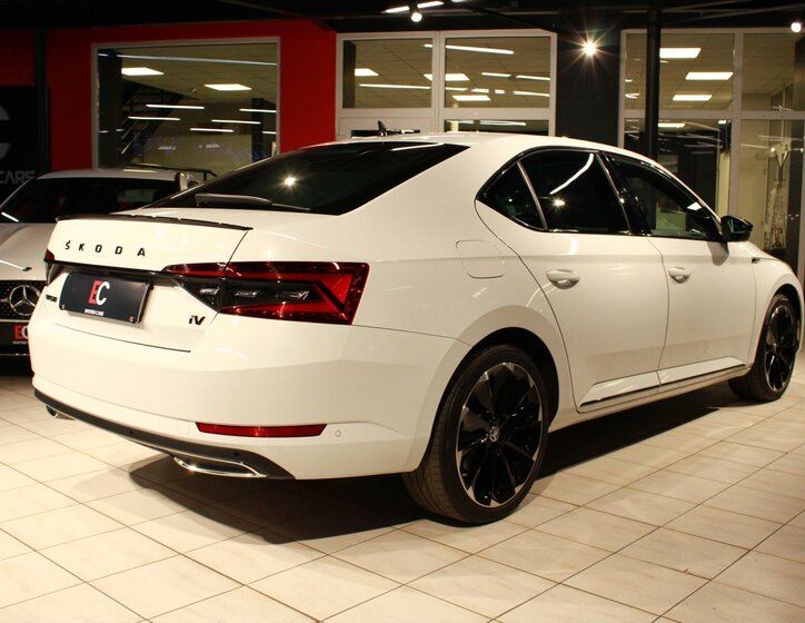 Škoda Superb Liftback 1,4 l 160 kw