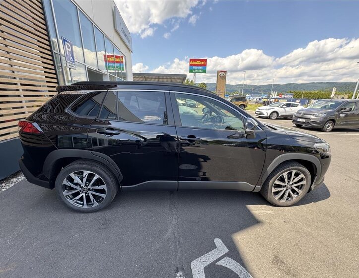 Toyota Corolla Cross 18