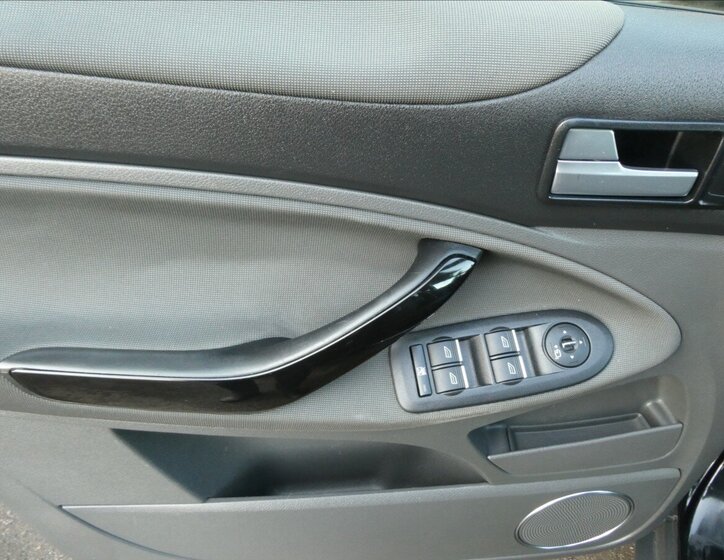 Ford Kuga SUV / Terénní 2,0 l 103 kw