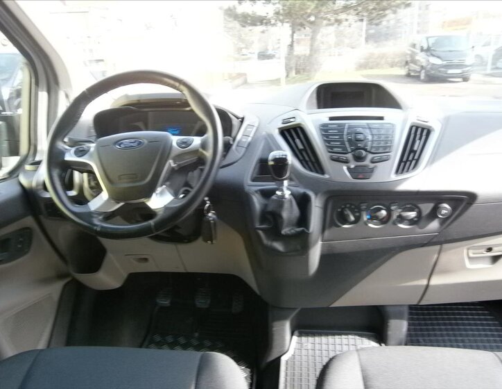 Ford Tourneo Custom Kombi 2,0 l 96 kw