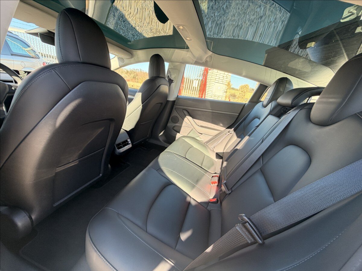 Tesla Model 3 Sedan / Limuzína 0,0 100 kw