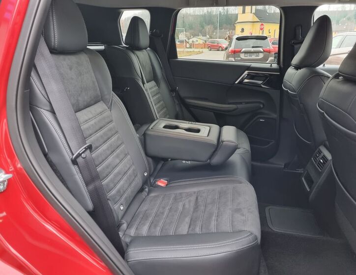 Mitsubishi Outlander 11