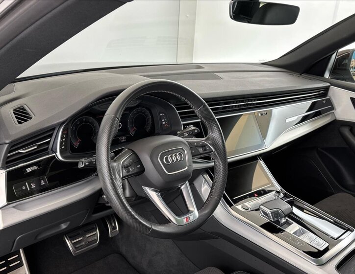 Audi Q8 SUV / Terénní 3,0 l 250 kw