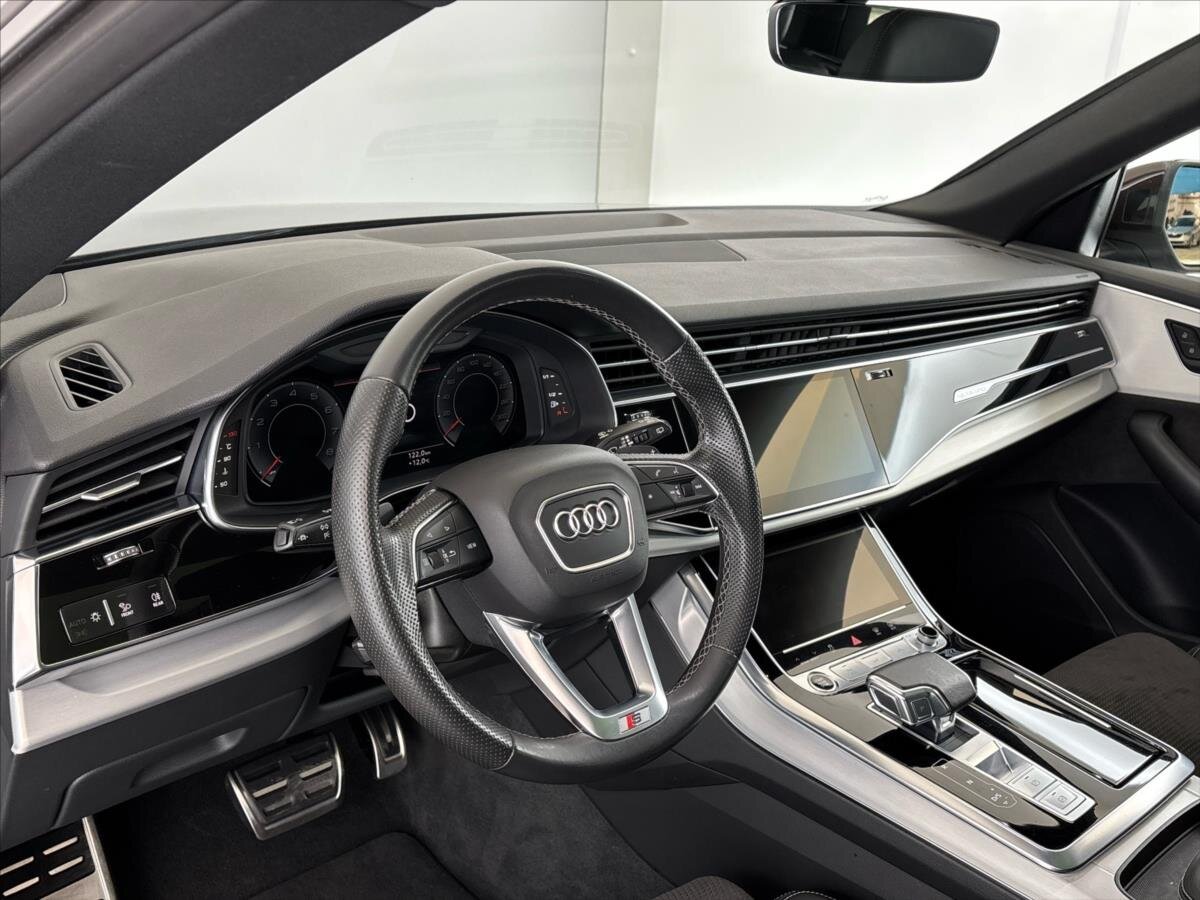 Audi Q8 SUV / Terénní 3,0 l 250 kw
