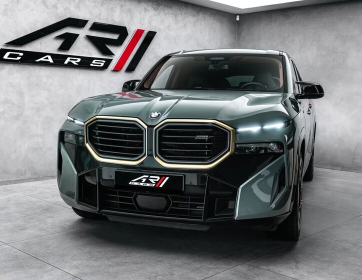 BMW XM SUV 4,4 l 360 kw