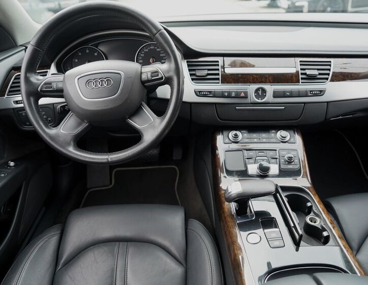 Audi A8 Sedan / Limuzína 3,0 l 213 kw