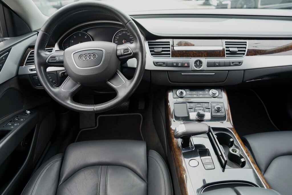 Audi A8 Sedan / Limuzína 3,0 l 213 kw