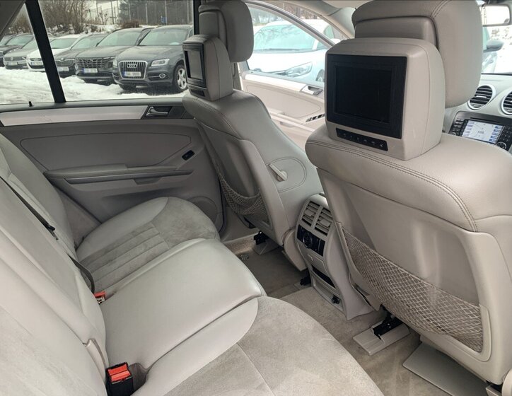 Mercedes-Benz Třídy M SUV 4,0 l 225 kw