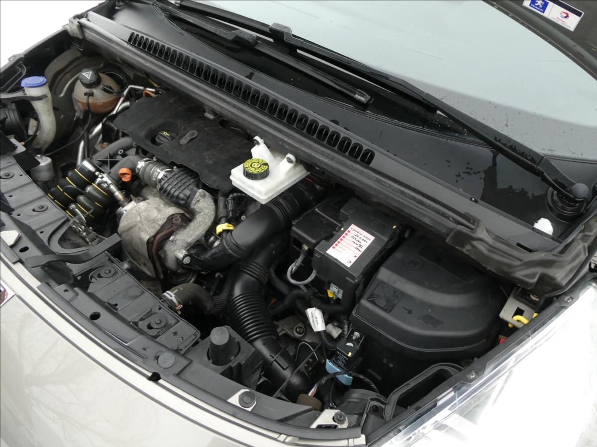 Peugeot 3008 SUV 1,6 l 82 kw