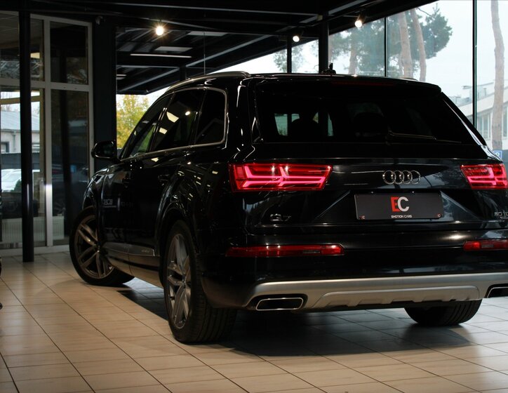 Audi Q7 32