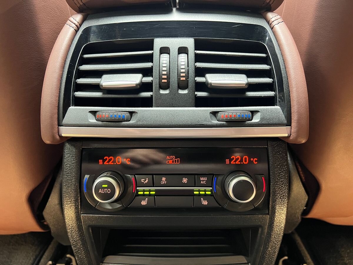 BMW X5 SUV / Terénní 4,4 l 423 kw