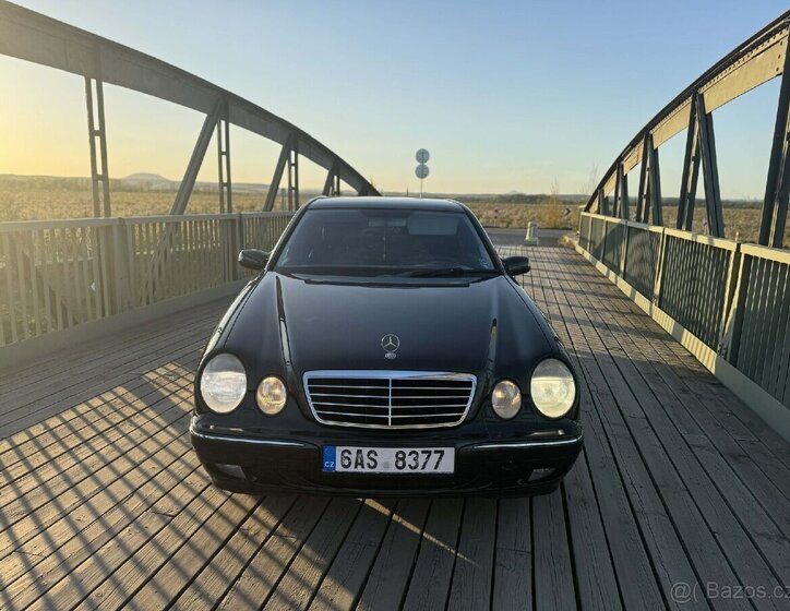 Mercedes-Benz Ostatní Sedan / Limuzína 0,0 145 kw