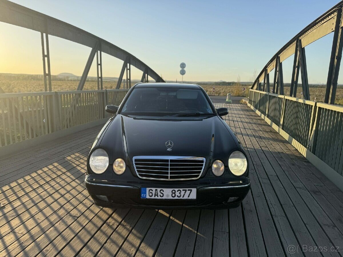 Mercedes-Benz Ostatní Sedan / Limuzína 0,0 145 kw