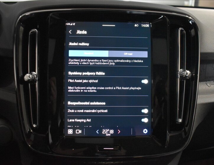 Volvo EX40 SUV / Terénní 0,0 185 kw