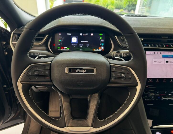 Jeep Grand Cherokee 24