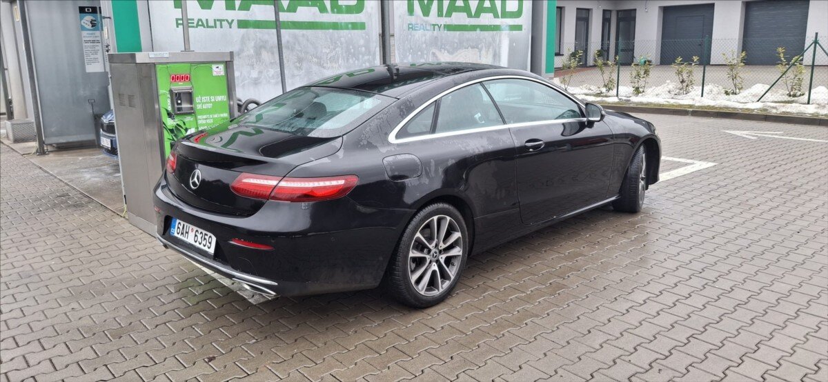 Mercedes-Benz Třídy E Kupé 2,0 l 143 kw