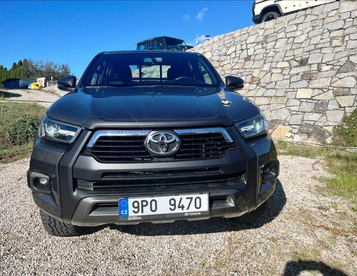 Toyota Hilux 2