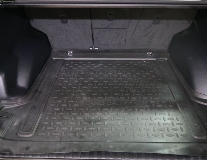 Toyota Land Cruiser 13