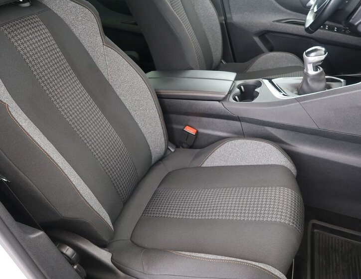 Peugeot 5008 SUV 1,2 l 96 kw