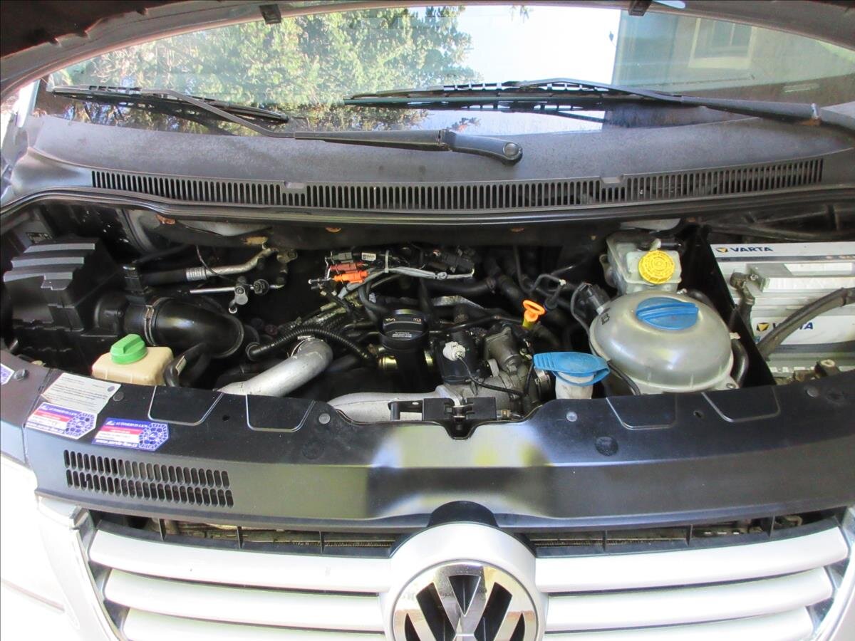 Volkswagen Caravelle Kombi 2,5 l 128 kw