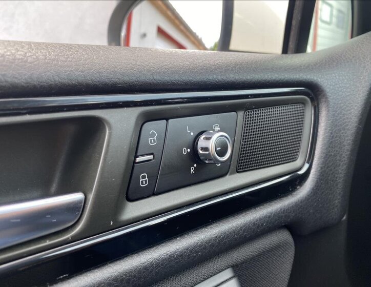 Volkswagen Touareg SUV / Terénní 3,0 l 176 kw