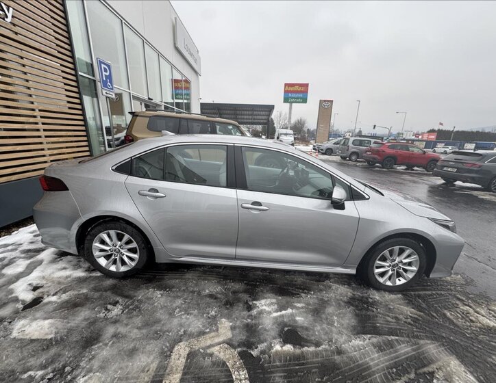 Toyota Corolla Sedan / Limuzína 1,8 l 72 kw