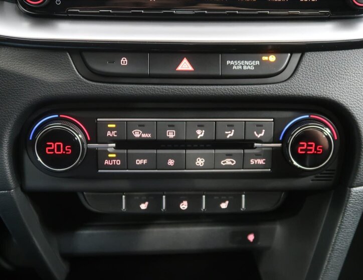 KIA XCeed CUV / Crossover 1,5 l 103 kw